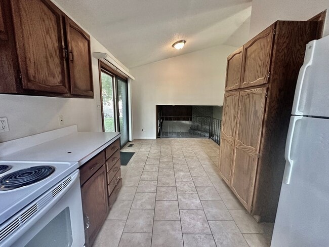 Building Photo - 21669 Tulipwood St