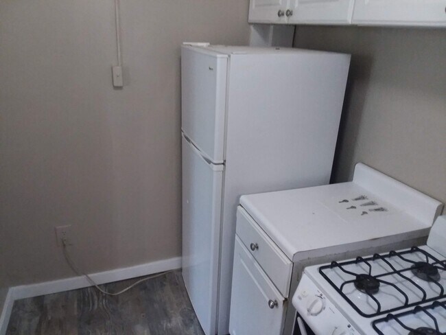 Building Photo - Cap Hil Adorable 1 Bedroom Available Now!