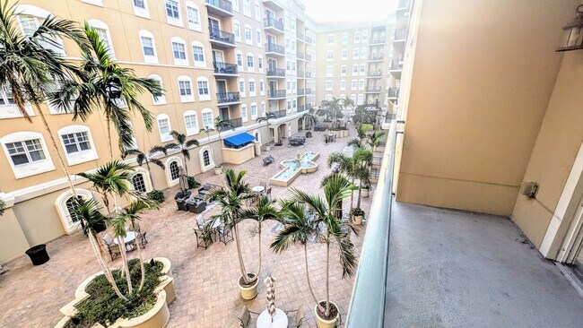 Building Photo - Annual Unfurnished 2/2 Condo in Downtown S...