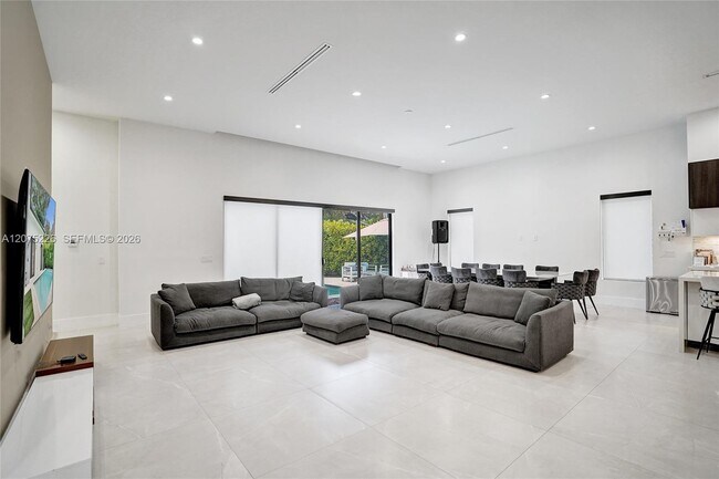 Building Photo - 3909 SW 54th St