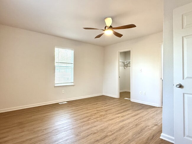 Building Photo - 2 Bedroom, 2 Bathroom: Stylish Living, Smart Budget, Zero Compromises!