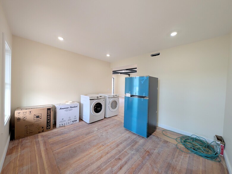 Building Photo - 7 Lowell Cir