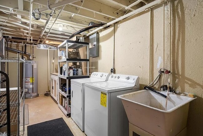 Building Photo - 2754 Northampton Dr