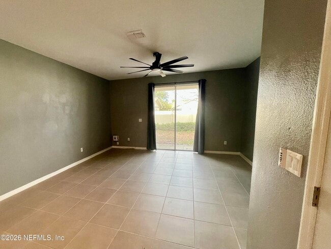 Building Photo - 233 Annies Pl