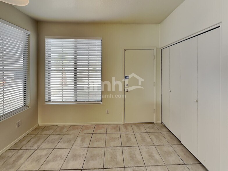 Building Photo - 12725 W Cheery Lynn Rd