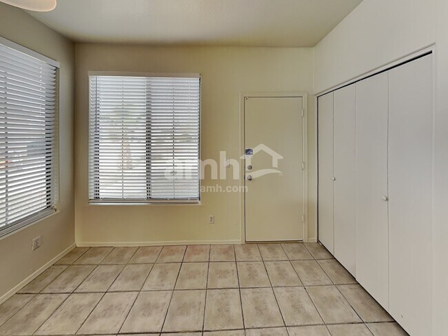 Building Photo - 12725 W Cheery Lynn Rd