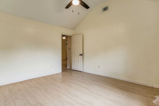 Building Photo - 2241 Prytania Cir