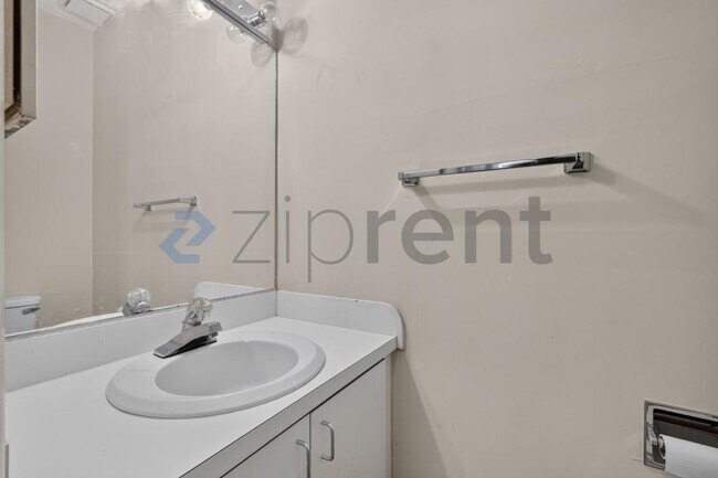 Building Photo - Unit A7