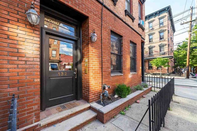 Building Photo - 132 Madison St