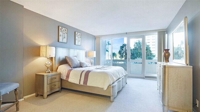 Building Photo - 4020 Galt Ocean Dr