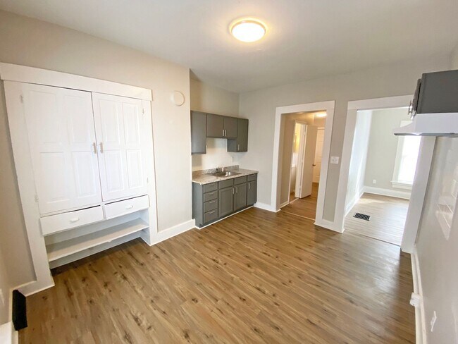Building Photo - Burkhardt Home : **MOVE-IN SPECIAL: 100% O...