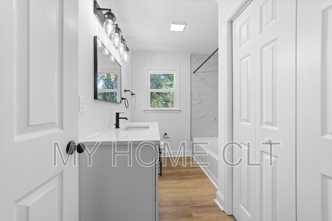 Building Photo - 3503 Linwood Rd