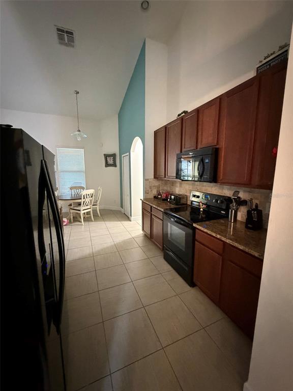 Building Photo - 4052 Oak Tree Dr