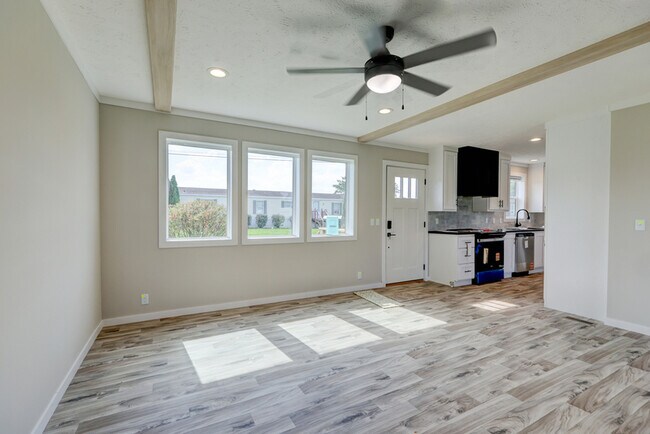 Building Photo - 5233 Clarksville Rd