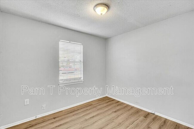 Building Photo - 1835 Upson St