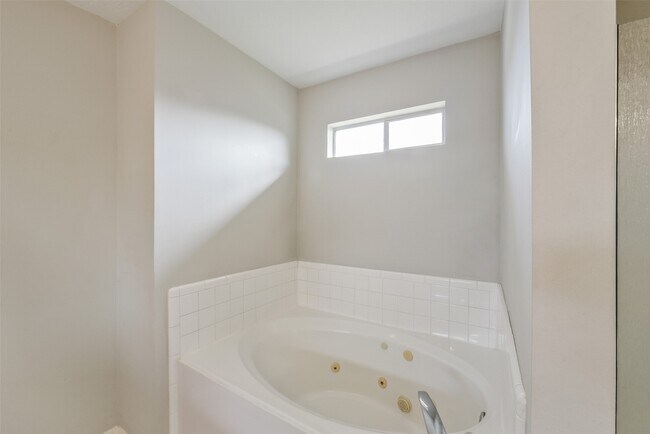 Building Photo - 3231 Stoneydale Ln