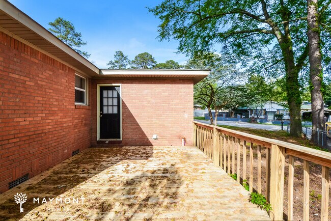 Building Photo - Charming Brick Home with Outdoor Deck