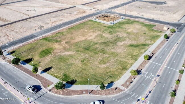 Building Photo - 13740 Villa Vista Ave