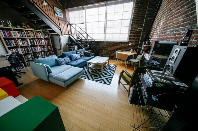 Building Photo - T and E Apartments