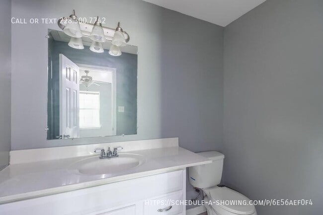 Building Photo - 124 30th 1/2 St-B