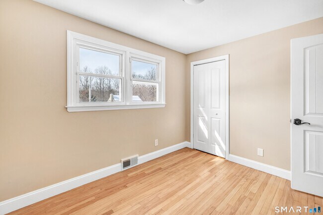 Building Photo - 139 Walnut Tree Hill Rd