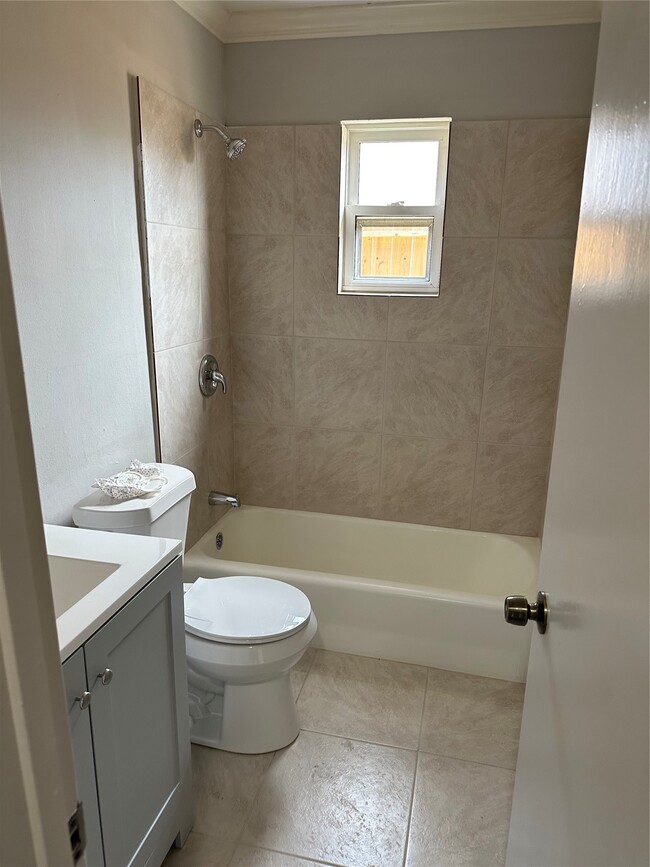 Building Photo - 2502 Kingsdale Dr