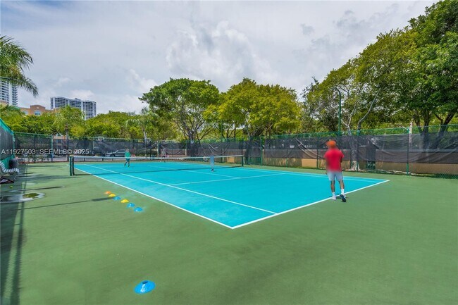 Building Photo - 19601 E Country Club Dr