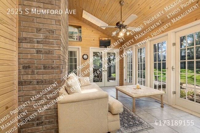Building Photo - 2525 S Mumford Ave