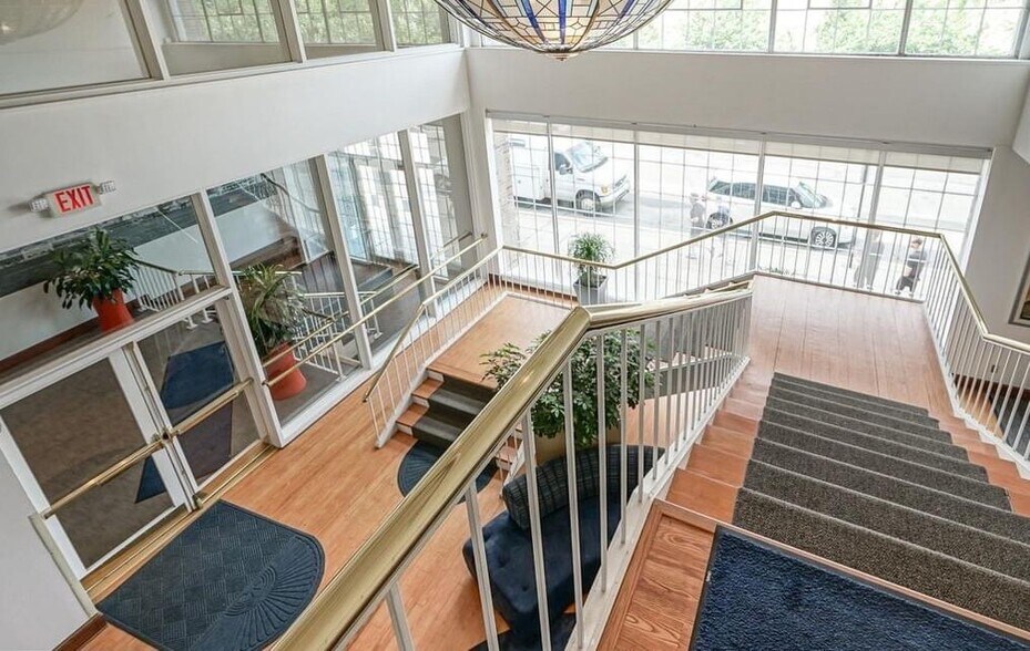 Building Photo - 3 N Christopher Columbus Blvd