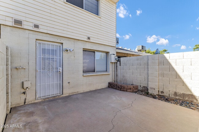 Building Photo - 225 N Standage