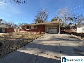 Building Photo - Large 3 bedroom, 2 Bath home available now!