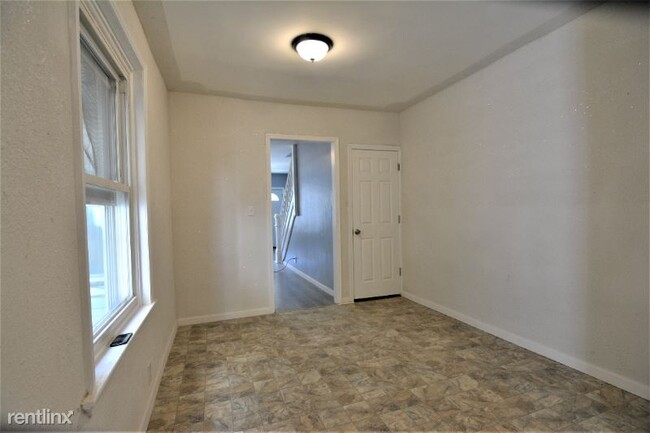 Building Photo - 4 br, 1 bath House - 322 Hanover Ave