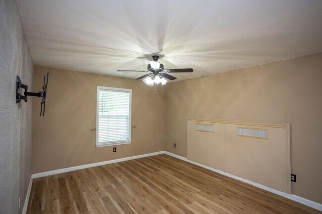 Building Photo - 6053 Sanibel Dr