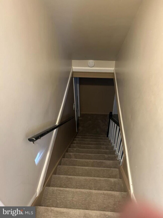 Building Photo - 3013 Nash Pl SE