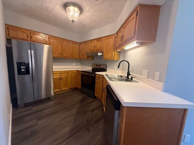 Building Photo - Cute Two Bedroom House in Donelson - Garage & Fenced Backyard
