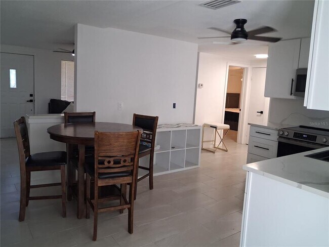 Building Photo - 8846 Chilton Dr