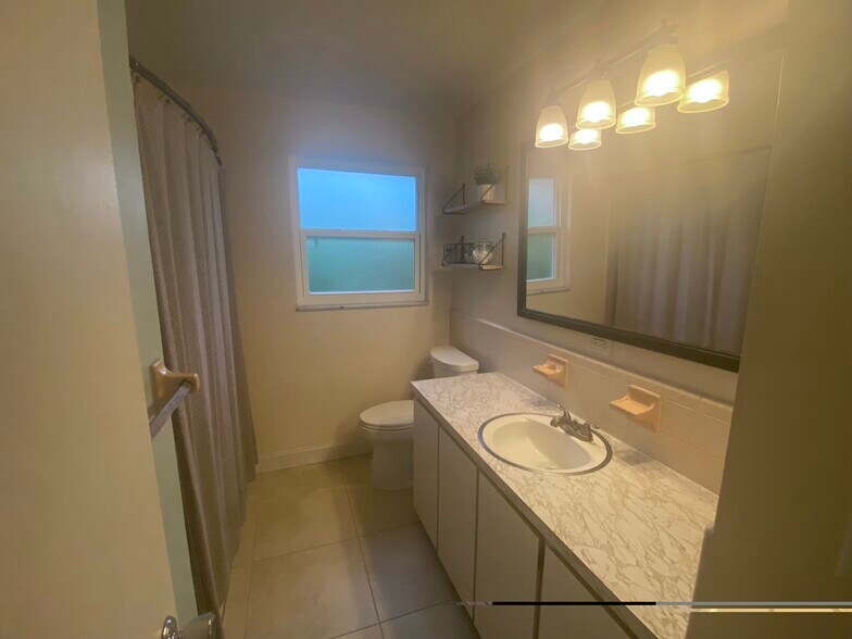 Building Photo - 51 Carrolwood Cir