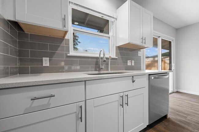 Building Photo - 3201 Mossrock Dr