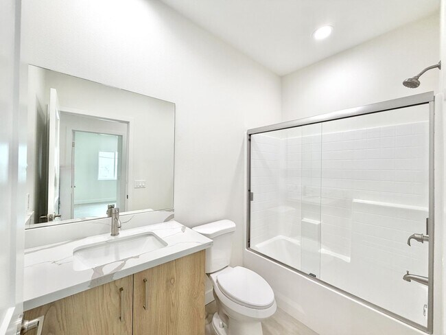 Building Photo - AVAILABLE NOW!! Beautiful 4 Bedroom 3 Bathroom Home in Cathedral City