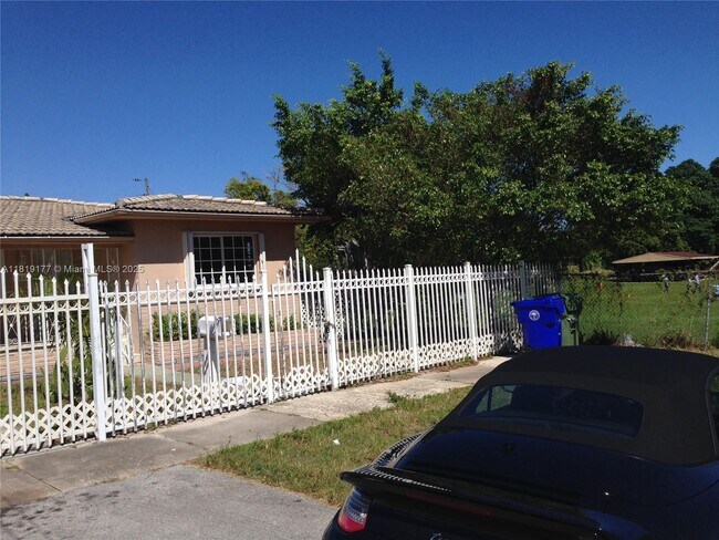 Primary Photo - 2965 NW 3rd St