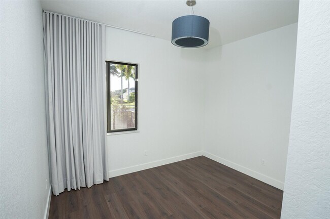 Building Photo - 10660 S Lago Vista Cir