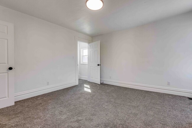 Building Photo - 328 Sweetbriar St