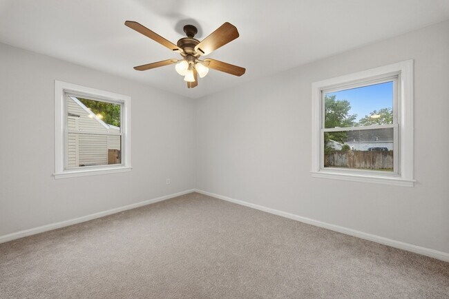 Building Photo - 8037 Crescent Rd