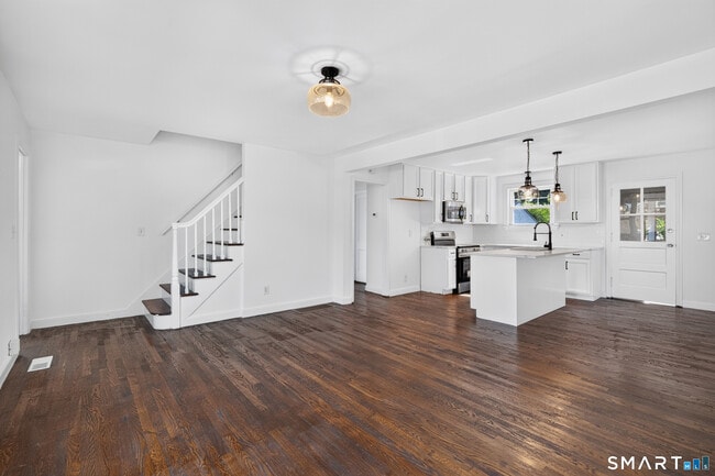 Building Photo - 11 Stratfield Pl