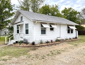 Building Photo - 911 Bina St