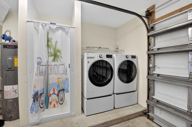 Building Photo - 4517 NW 5th Ave