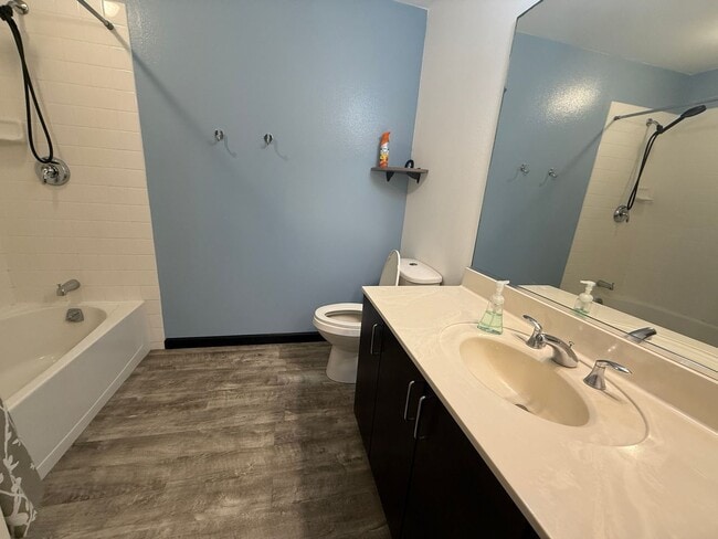 Building Photo - Island Courtyards 1 bedroom 1 bath with 2 ...