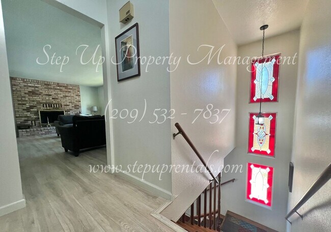 Building Photo - Inviting 3-Bedroom Home in Desirable Twain...