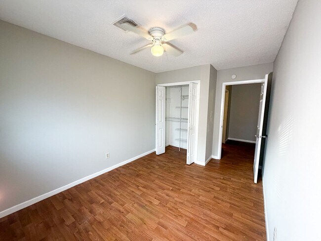 Building Photo - Stoneridge Apartments