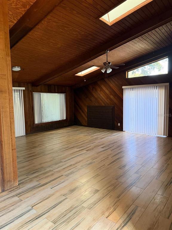 Building Photo - 933 Woodland Dr
